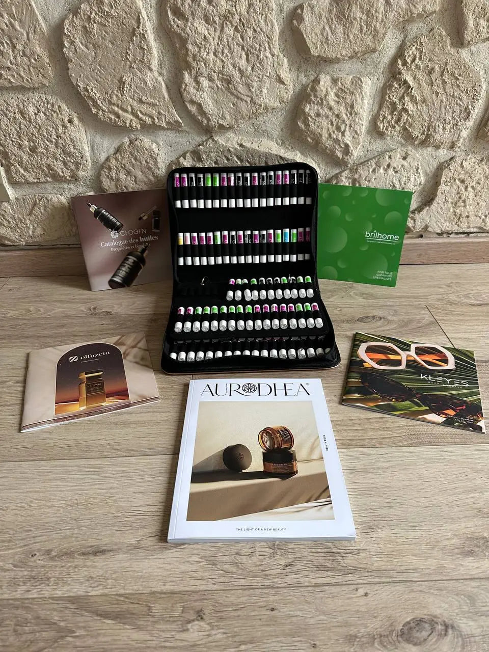 Valise Voyaguer contenant 131 échantillons de parfums - N° CAMP5E -  JosMir Beauty & Luxury