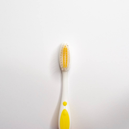 Brosse à dents - Soies souples - BLANC-JAUNE - N° SPZ16