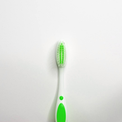 Brosse à dents - Soies souples - BLANC-VERT - N° SPZ17